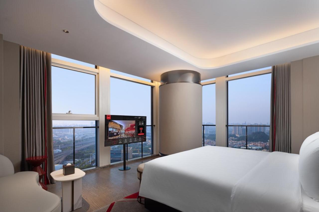 Готель Radisson Red Guangzhou South Railway Station Екстер'єр фото