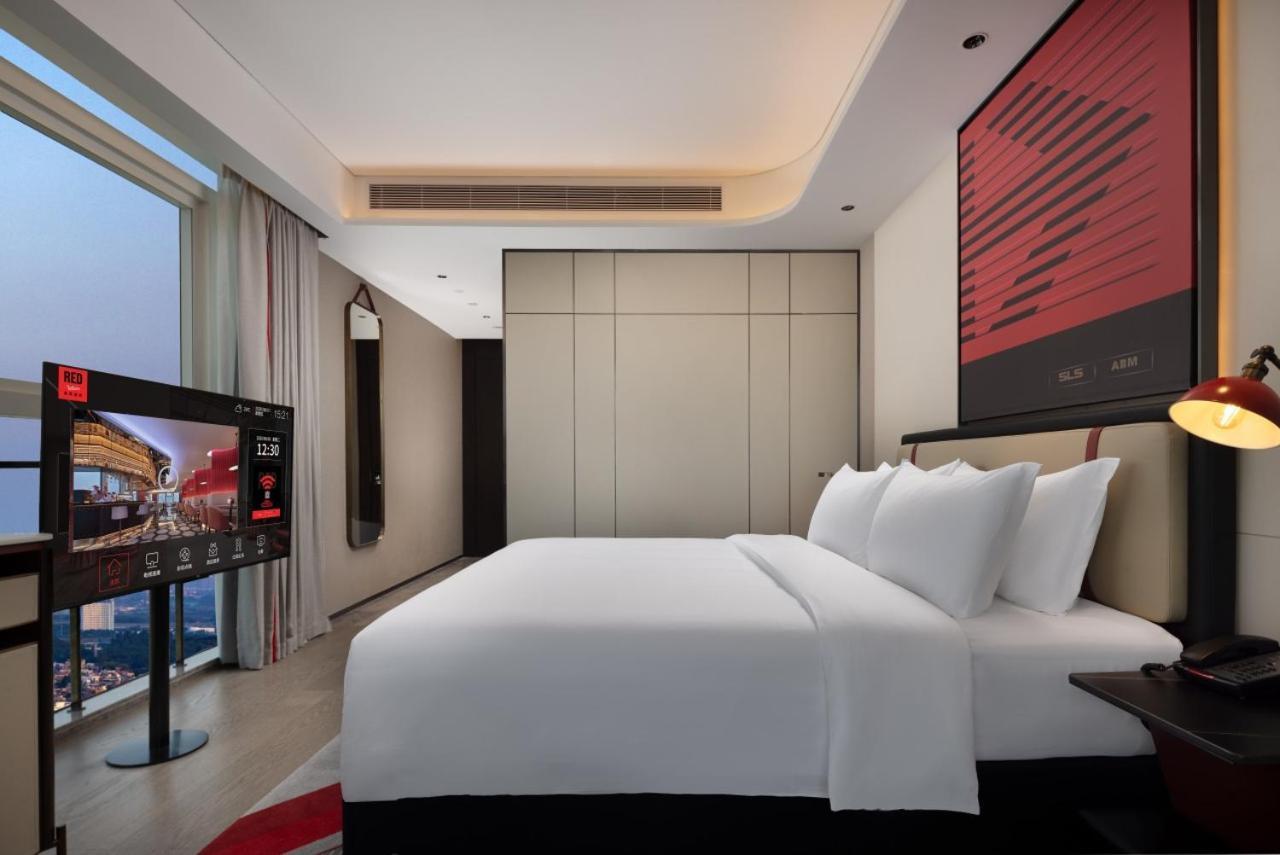 Готель Radisson Red Guangzhou South Railway Station Екстер'єр фото