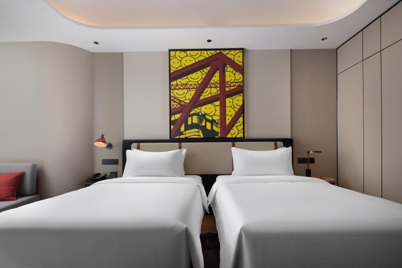 Готель Radisson Red Guangzhou South Railway Station Екстер'єр фото